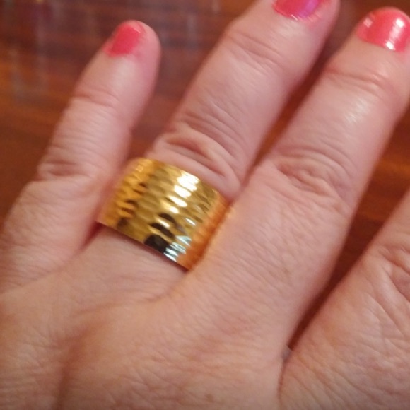 NEW 18K GOLD WIDE HAMMERED COCKTAIL STATEMENT RING - Picture 3 of 3